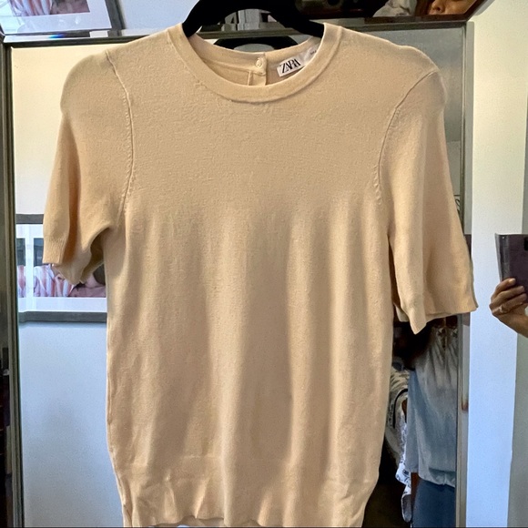 Zara Beige Basic Knit short sleeve sweater with gold buttons size S - Picture 5 of 9